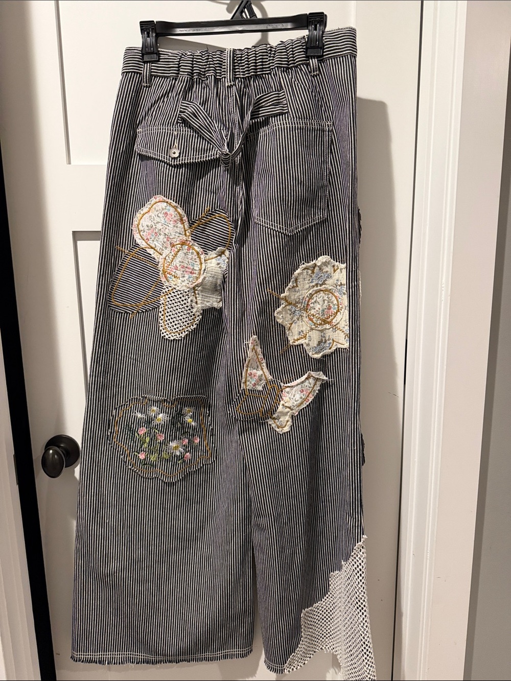 POL Embroidered Appliqué Wide-Leg Pinstripe Pants - Black & White - Picture 4 of 9